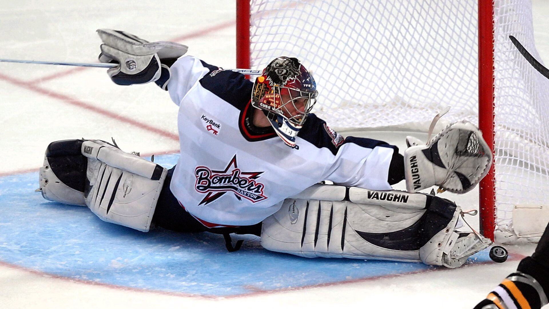 赛道上的红色风暴，红牛车队轻取迈凯伦，汉密尔顿惊艳四座